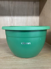 Load image into Gallery viewer, Olymn reusable salad bowl with clear window lid, 64 oz meal prep container for salads and work lunches, leak-resistant and BPA-free, green